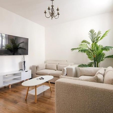 Spacious 3 Bedroom Home With Ps5 And Pool Table Near O2 Arena Canary Wharf And Elizabeth Line To Central ลอนดอน ภายนอก รูปภาพ