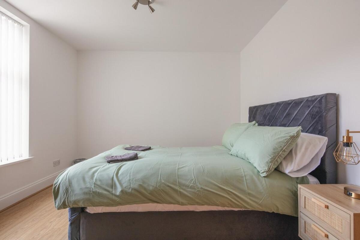 Spacious 3 Bedroom Home With Ps5 And Pool Table Near O2 Arena Canary Wharf And Elizabeth Line To Central ลอนดอน ภายนอก รูปภาพ