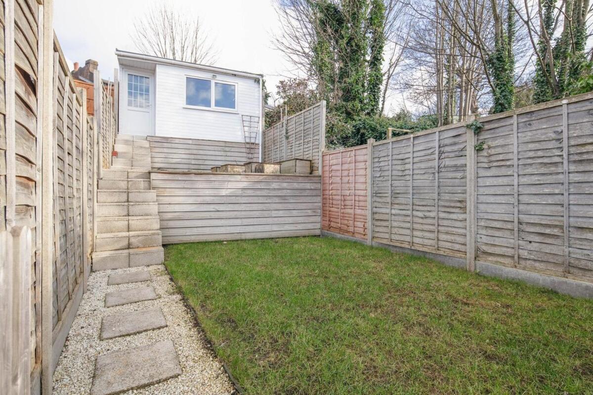 Spacious 3 Bedroom Home With Ps5 And Pool Table Near O2 Arena Canary Wharf And Elizabeth Line To Central ลอนดอน ภายนอก รูปภาพ