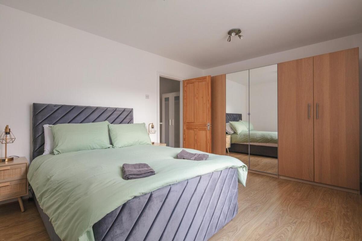Spacious 3 Bedroom Home With Ps5 And Pool Table Near O2 Arena Canary Wharf And Elizabeth Line To Central ลอนดอน ภายนอก รูปภาพ