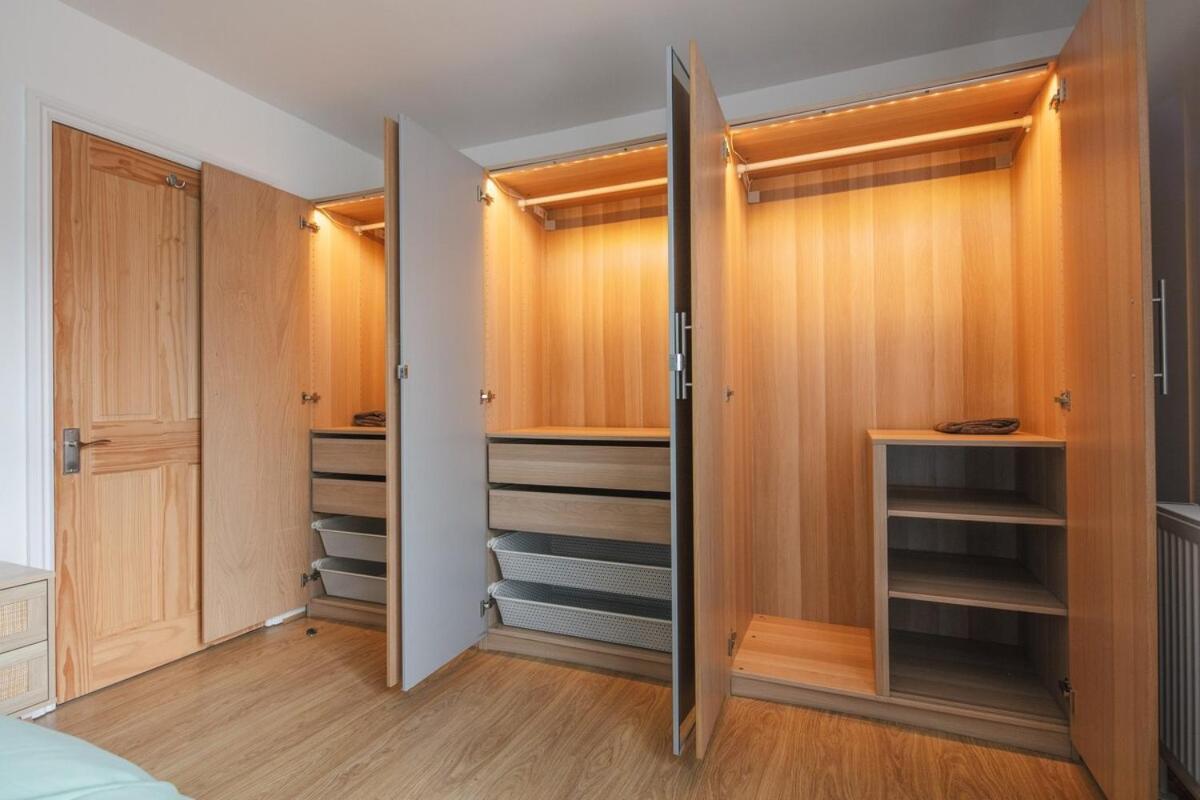 Spacious 3 Bedroom Home With Ps5 And Pool Table Near O2 Arena Canary Wharf And Elizabeth Line To Central ลอนดอน ภายนอก รูปภาพ
