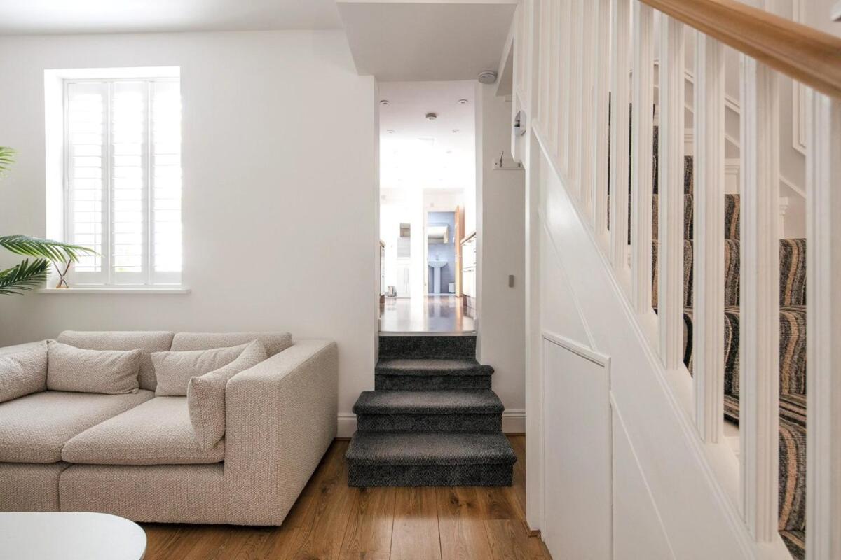 Spacious 3 Bedroom Home With Ps5 And Pool Table Near O2 Arena Canary Wharf And Elizabeth Line To Central ลอนดอน ภายนอก รูปภาพ
